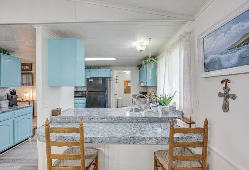 Lakefront Gun Barrel City Home W/ Dock & Deck