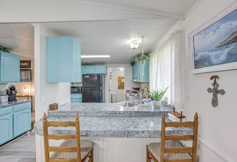 Lakefront Gun Barrel City Home W/ Dock & Deck