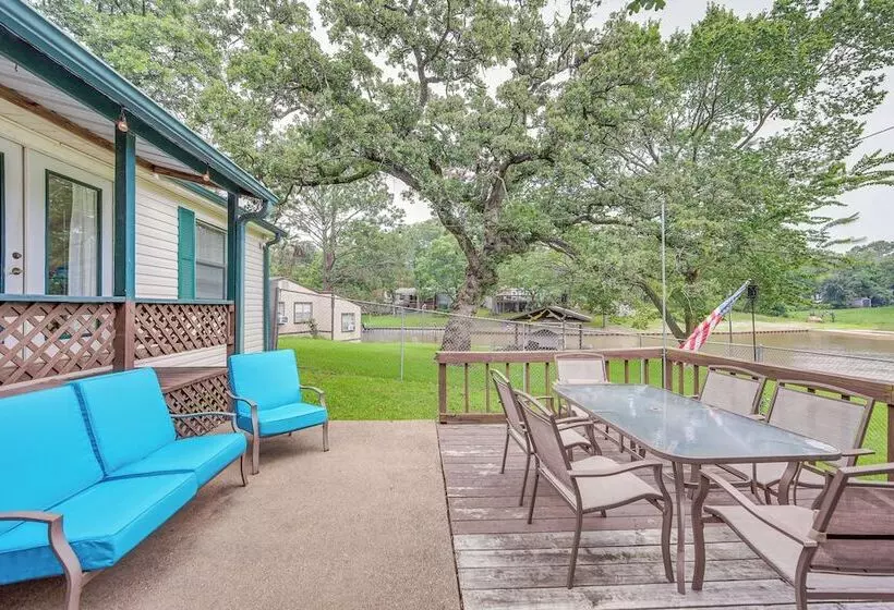 Lakefront Gun Barrel City Home W/ Dock & Deck