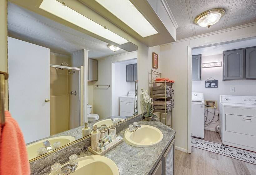 Lakefront Gun Barrel City Home W/ Dock & Deck