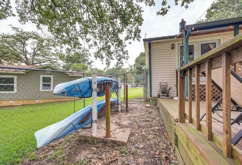 Lakefront Gun Barrel City Home W/ Dock & Deck