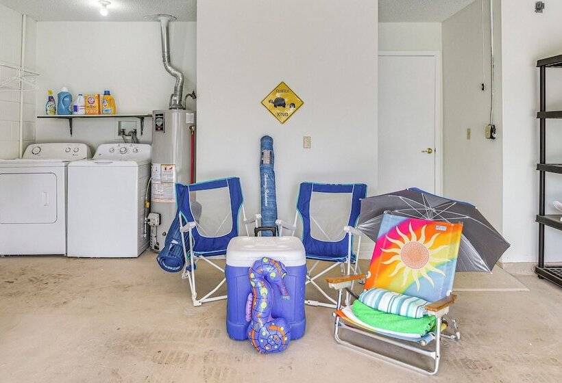 Home Near Daytona Speedway, Dining + Beaches!