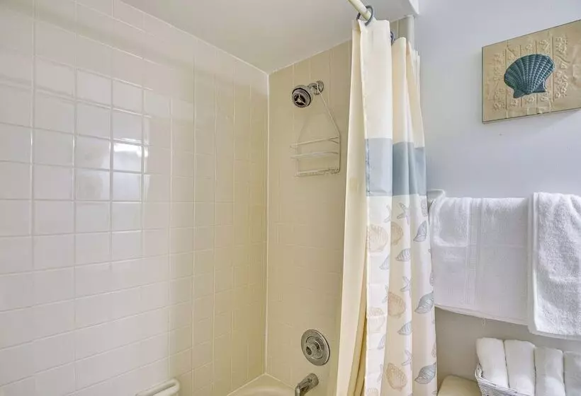 Home Near Daytona Speedway, Dining + Beaches!