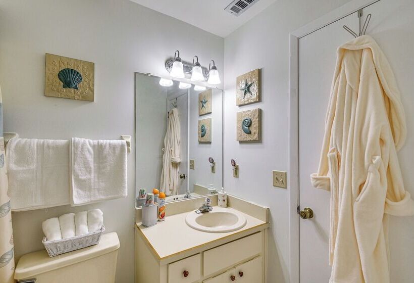 Home Near Daytona Speedway, Dining + Beaches!