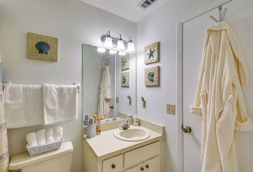 Home Near Daytona Speedway, Dining + Beaches!