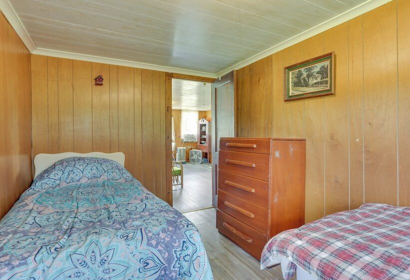 Honesdale Cabin: 110 Shared Acres, Animal Rescue!