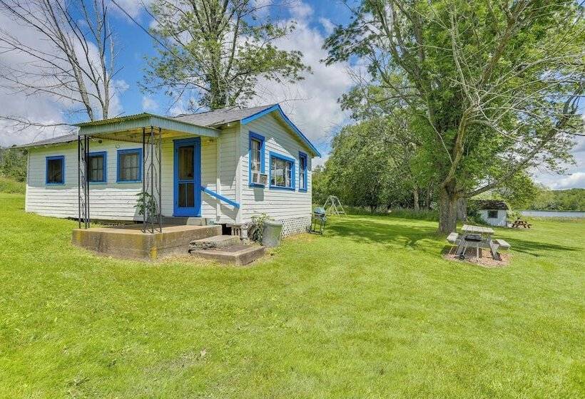 Honesdale Cabin: 110 Shared Acres, Animal Rescue!