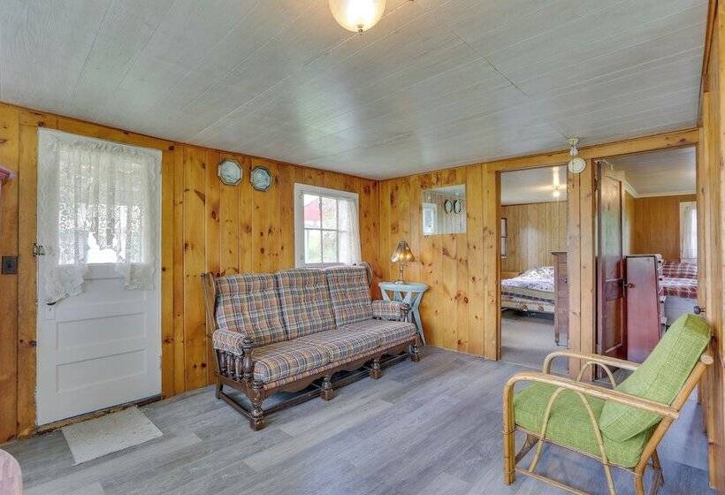 Honesdale Cabin: 110 Shared Acres, Animal Rescue!
