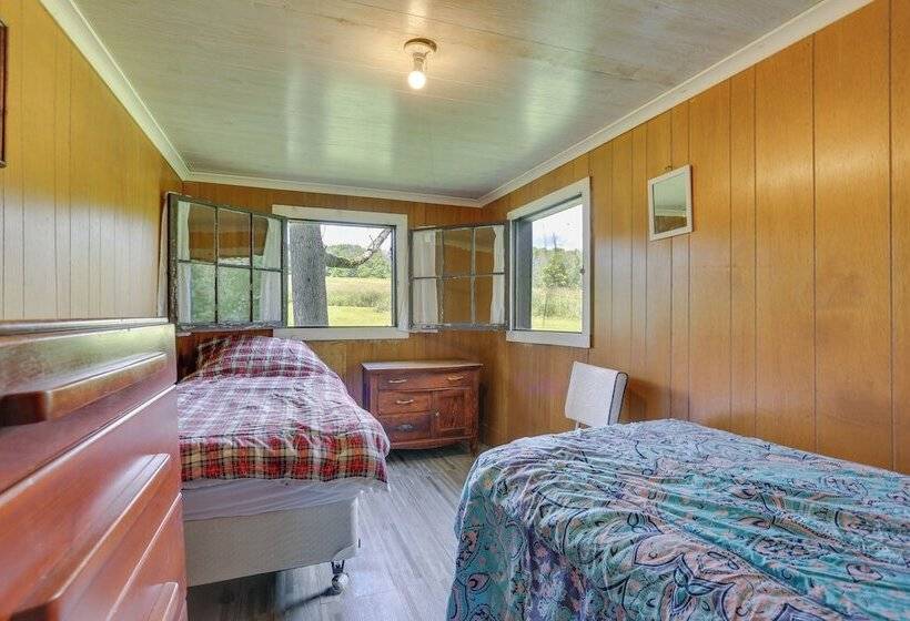Honesdale Cabin: 110 Shared Acres, Animal Rescue!