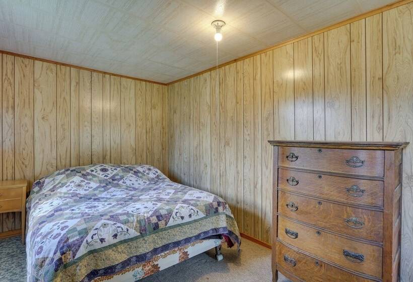 Honesdale Cabin: 110 Shared Acres, Animal Rescue!