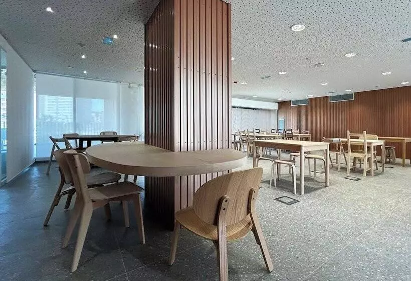 هتل Loop Homes Tower Burjassot