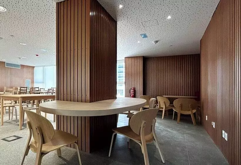 هتل Loop Homes Tower Burjassot
