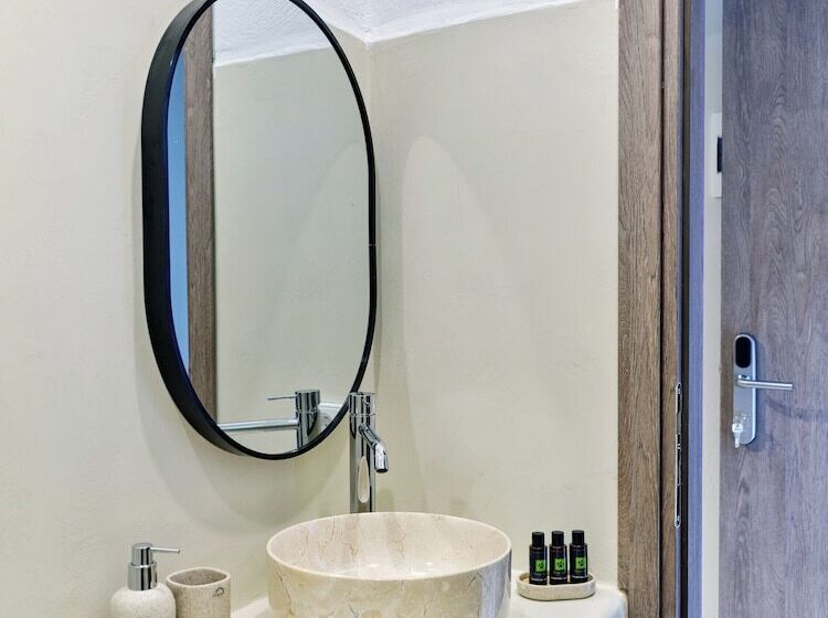 فندق Paridian Living