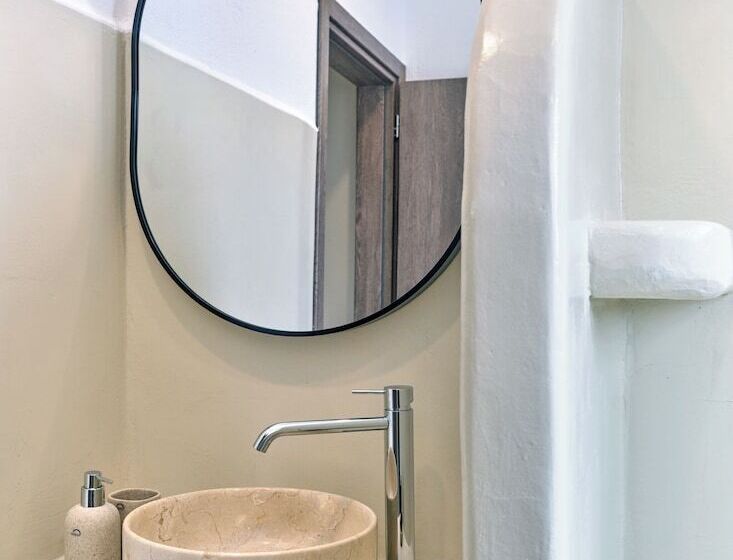 فندق Paridian Living