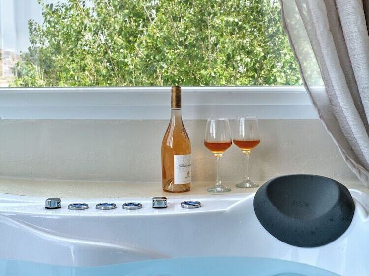 فندق Paridian Living