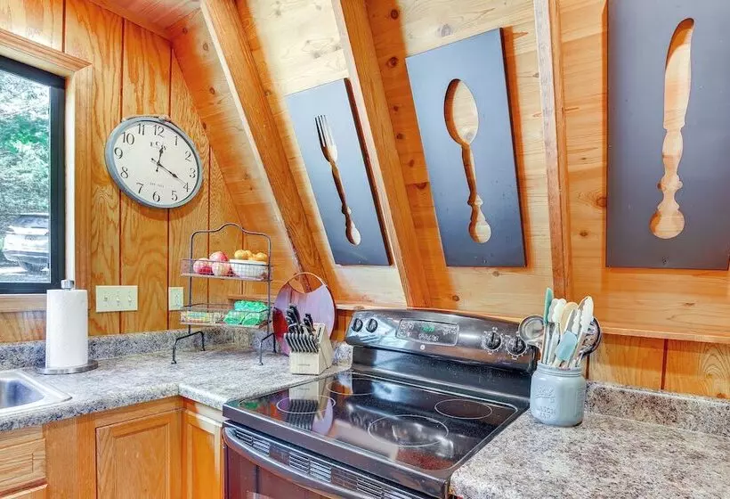 Lakefront Innsbrook Chalet W/ Resort Access!