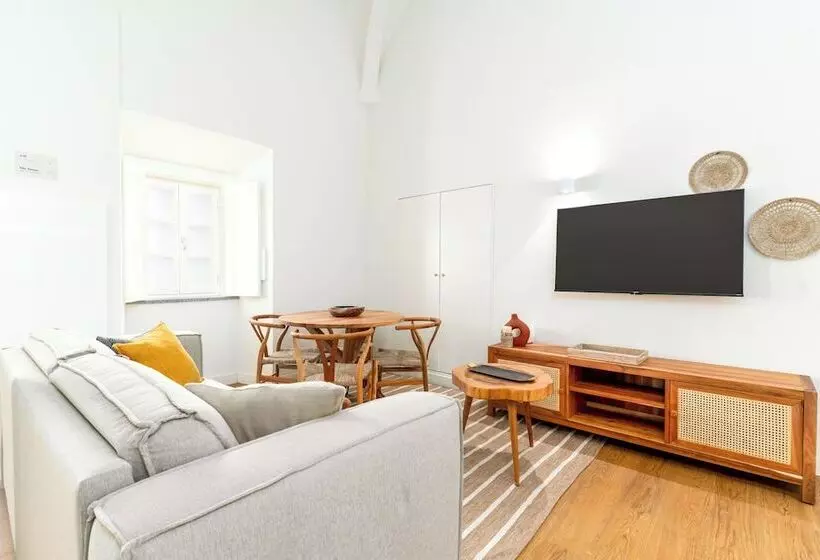 Limehome Evora Largo Dos Penedos