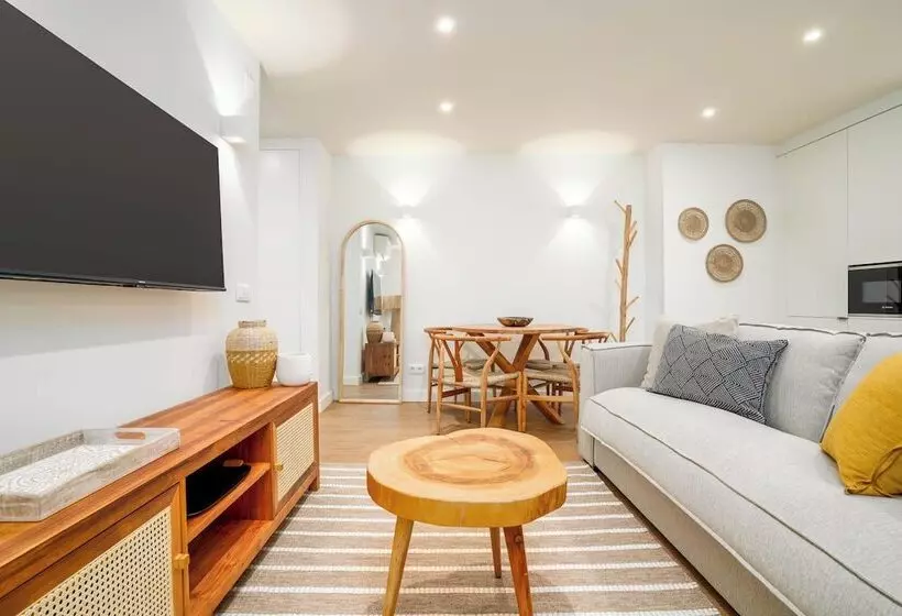 Limehome Evora Largo Dos Penedos