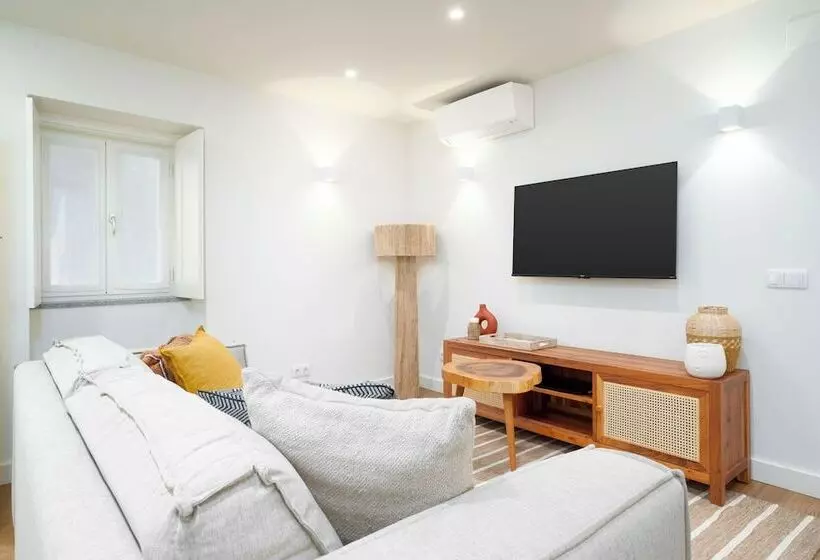 Limehome Evora Largo Dos Penedos