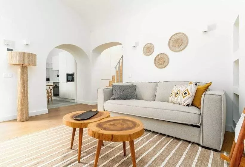 Limehome Evora Largo Dos Penedos