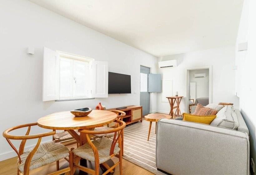 Limehome Evora Largo Dos Penedos