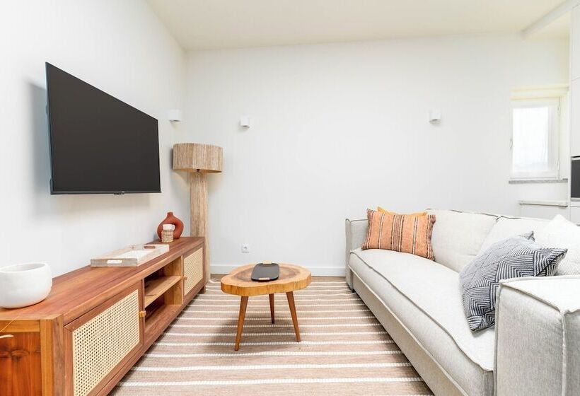 Limehome Evora Largo Dos Penedos