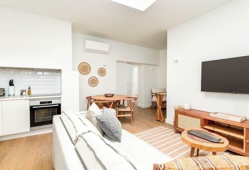 Limehome Evora Largo Dos Penedos