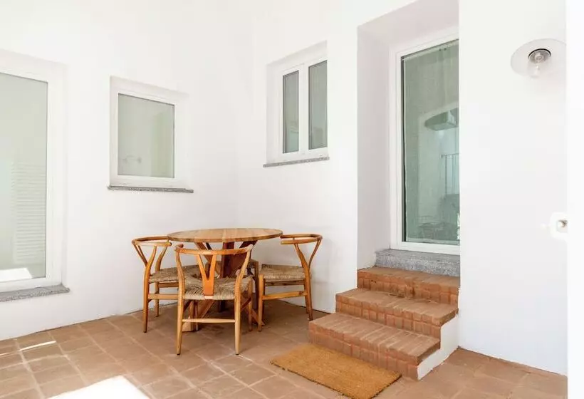 Limehome Evora Largo Dos Penedos