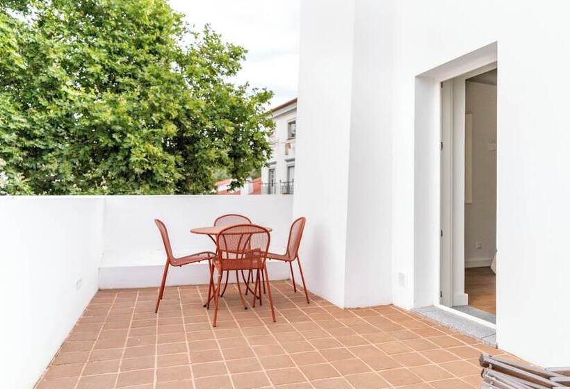 Limehome Evora Largo Dos Penedos