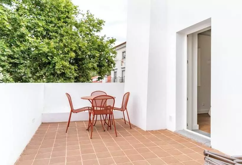 Limehome Evora Largo Dos Penedos