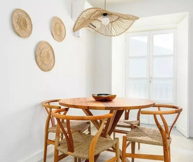 Limehome Evora Largo Dos Penedos