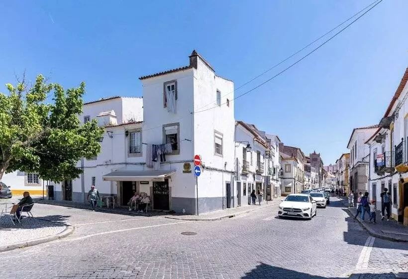 Limehome Evora Largo Dos Penedos