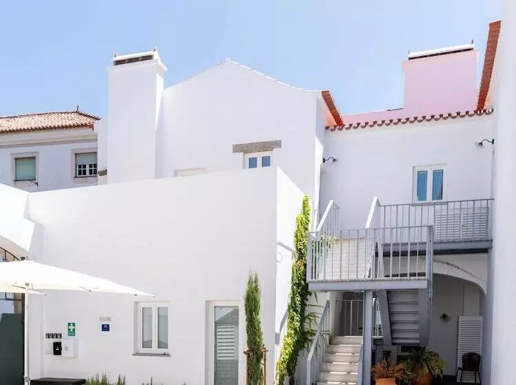 Limehome Evora Largo Dos Penedos