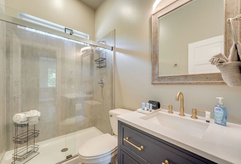 Modern Table Rock Lake Retreat W/ Deck & Views!