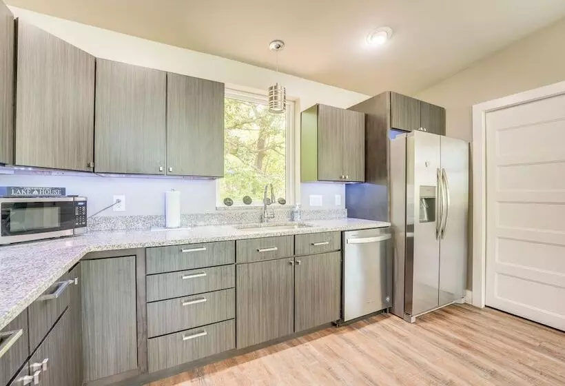 Modern Table Rock Lake Retreat W/ Deck & Views!