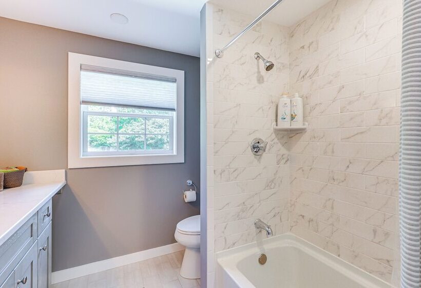 Old Saybrook Home W/ Screened Porch & Ocean View!