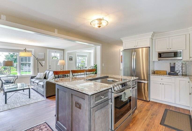 Old Saybrook Home W/ Screened Porch & Ocean View!