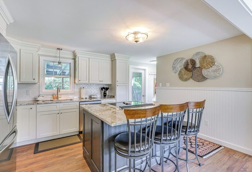 Old Saybrook Home W/ Screened Porch & Ocean View!