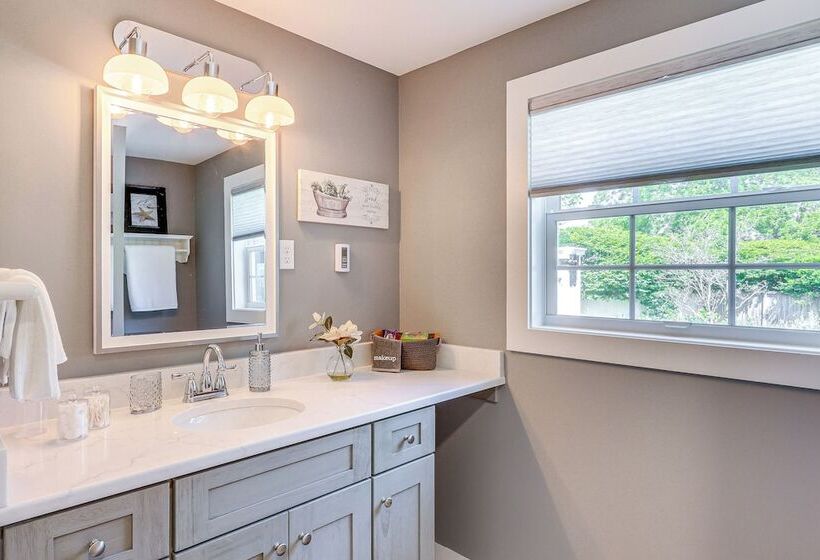 Old Saybrook Home W/ Screened Porch & Ocean View!