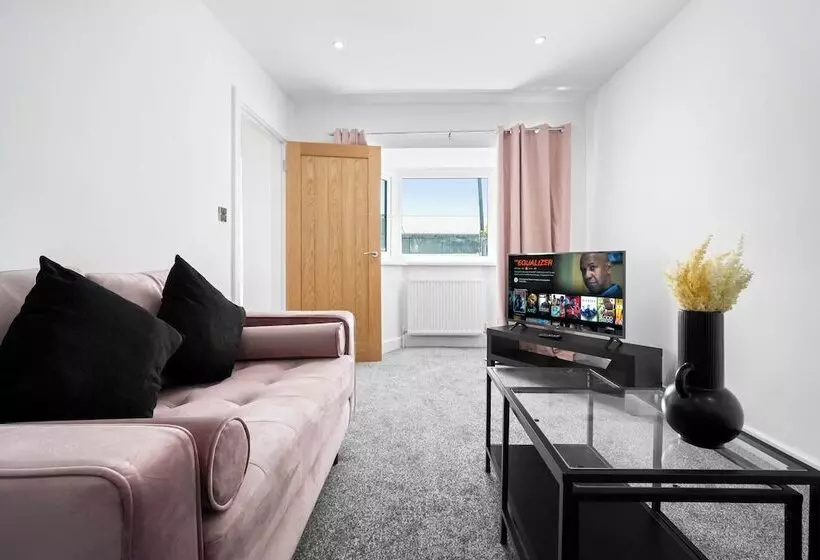 اقامتگاه Family/contractors 3 Bed House/parking/sleeps 7