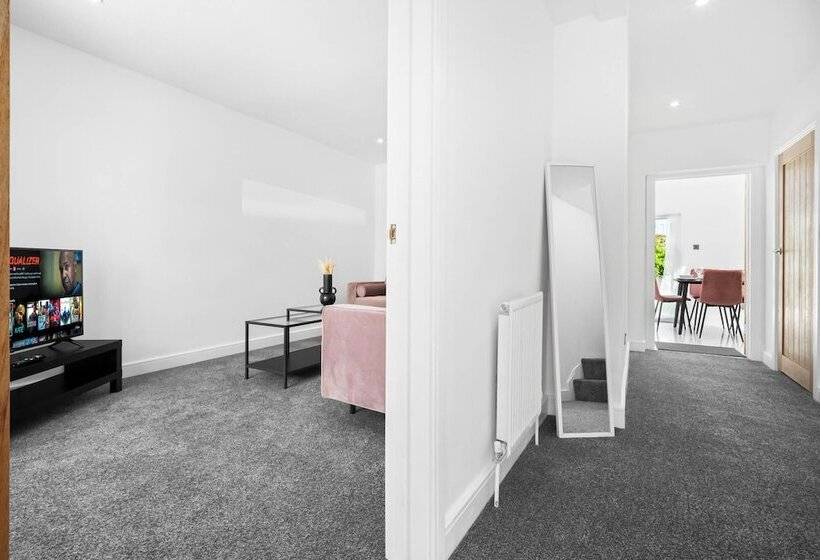 إقامة Family/contractors 3 Bed House/parking/sleeps 7