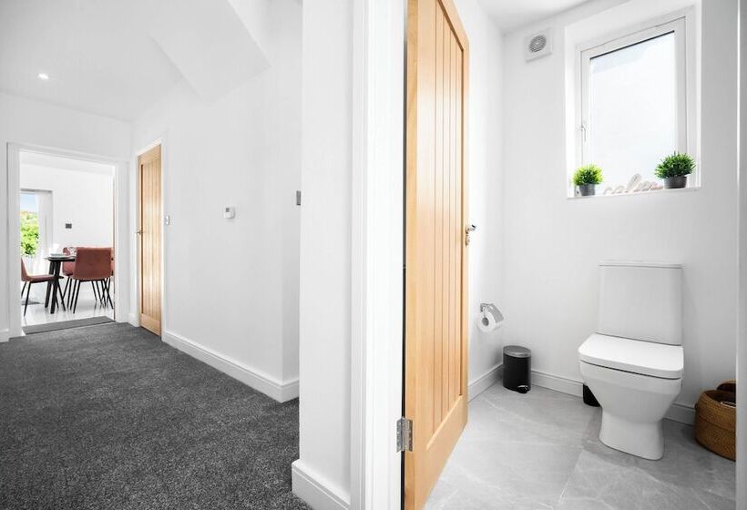 إقامة Family/contractors 3 Bed House/parking/sleeps 7