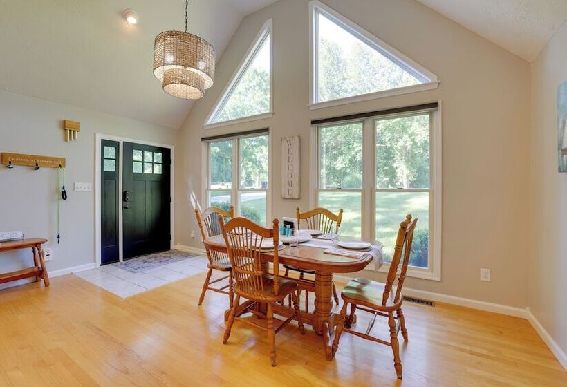 Smith Mountain Lake Home W/ Private Hot Tub & Dock