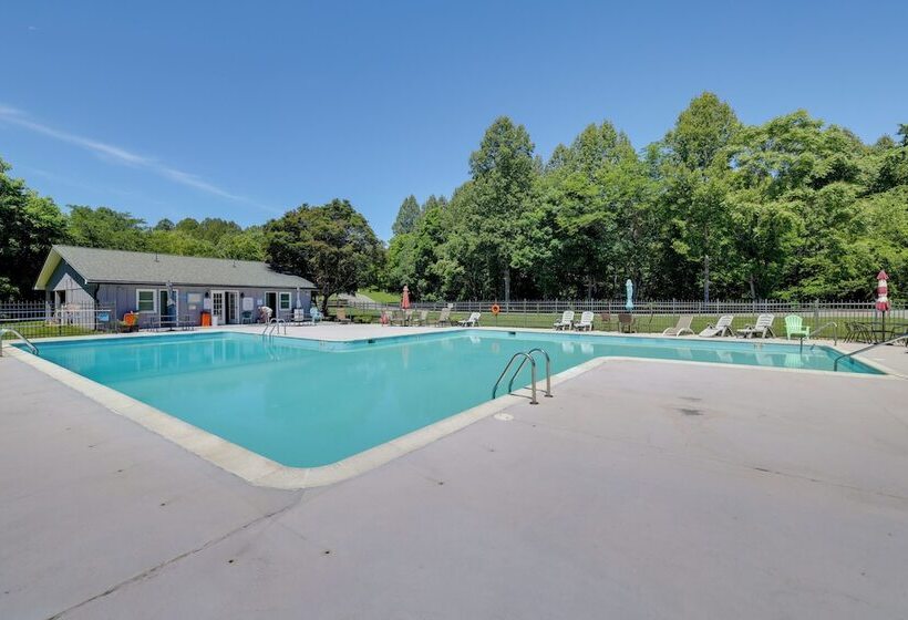 Smith Mountain Lake Home W/ Private Hot Tub & Dock