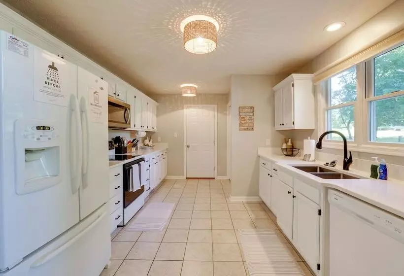 Smith Mountain Lake Home W/ Private Hot Tub & Dock