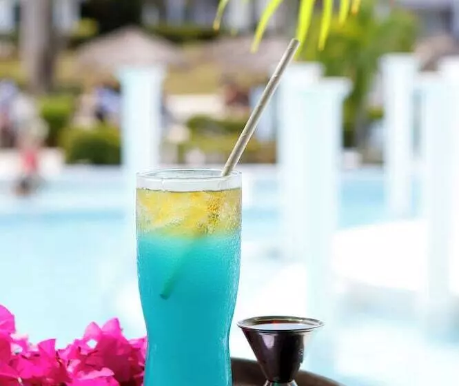 The Signature Level At Grand Palladium Lady Hamilton Resort & Spa  All Inclusive