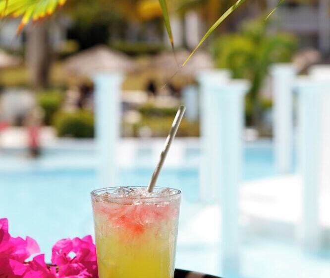 The Signature Level At Grand Palladium Lady Hamilton Resort & Spa  All Inclusive