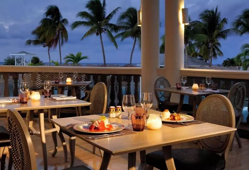 The Signature Level At Grand Palladium Lady Hamilton Resort & Spa  All Inclusive