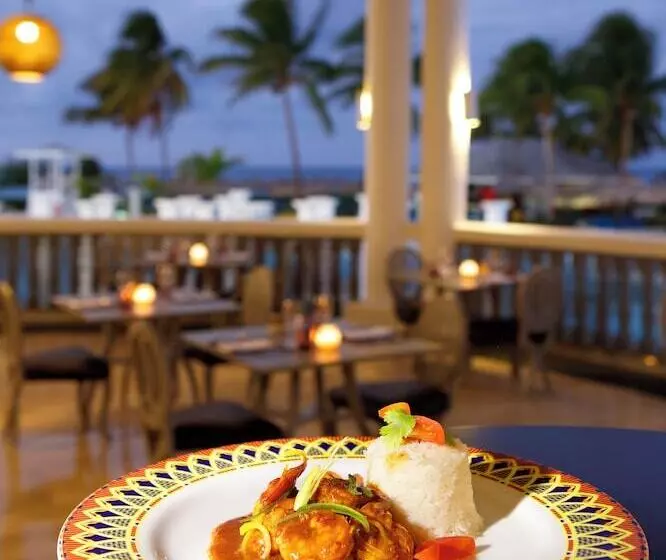 The Signature Level At Grand Palladium Lady Hamilton Resort & Spa  All Inclusive