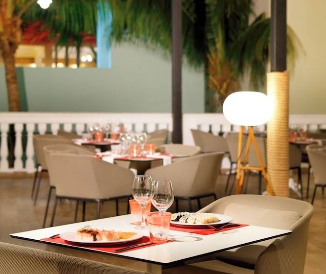 The Signature Level At Grand Palladium Lady Hamilton Resort & Spa  All Inclusive